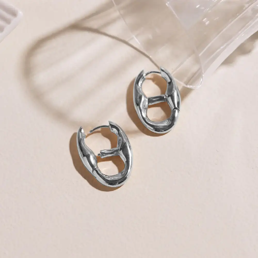 CLUE - Collection Iconic C Link One Touch Bold Earrings - Image 2