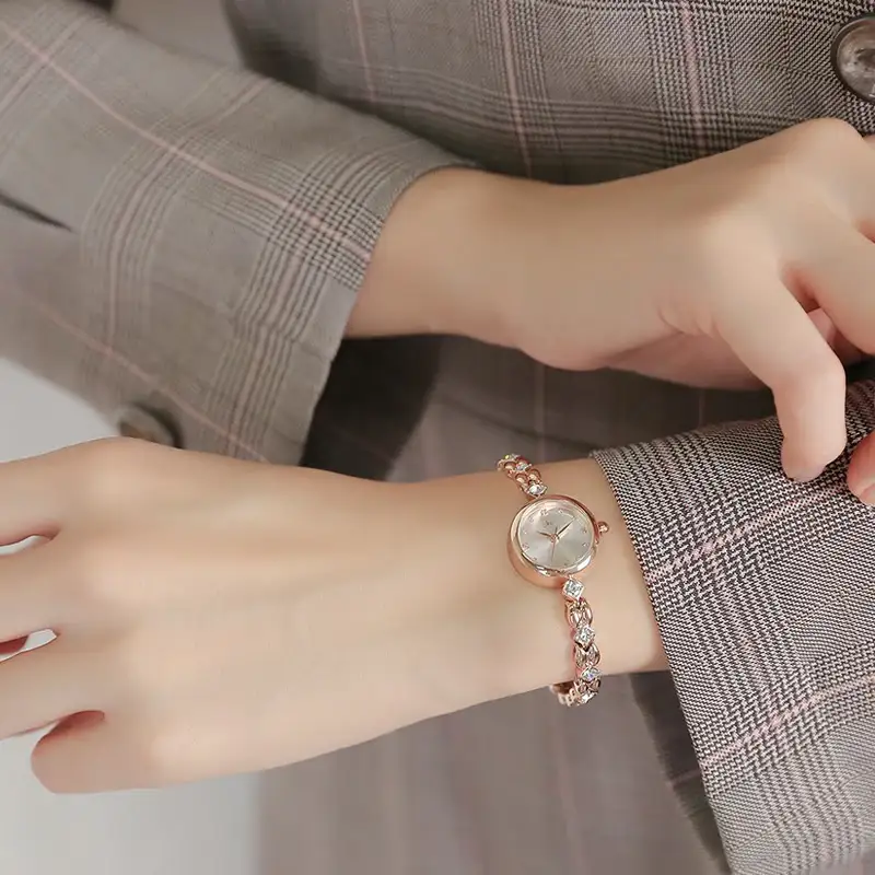 CLUE - One Point Minimal Metal Watch - Image 11