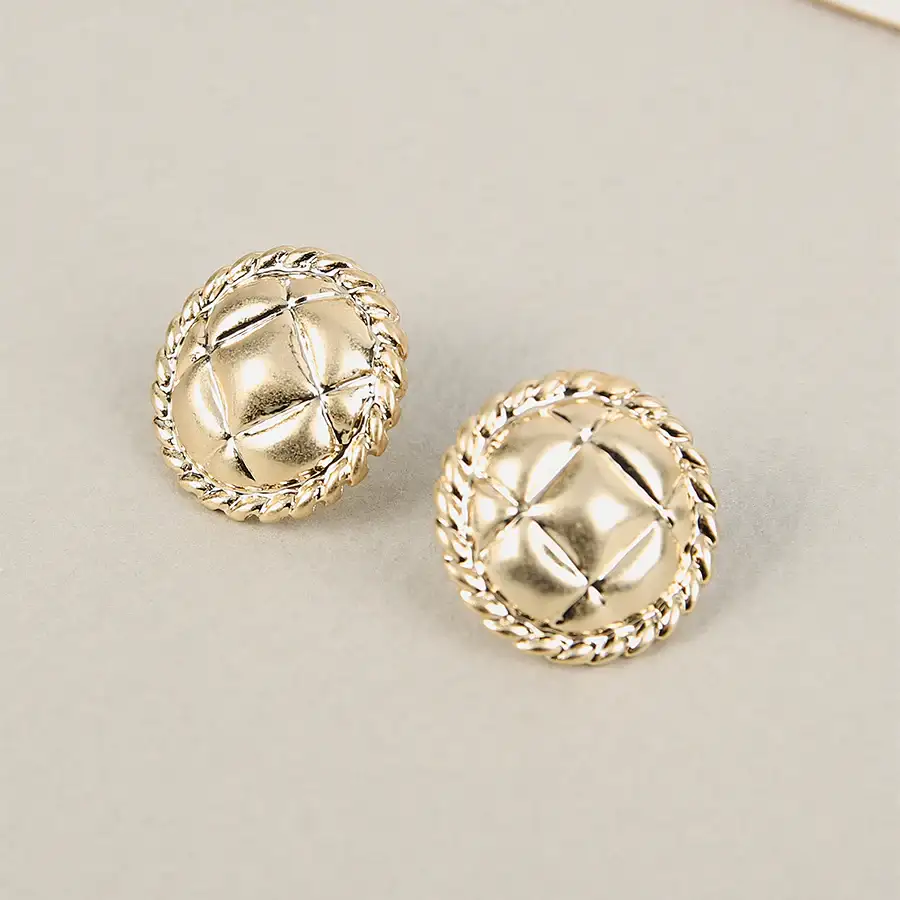 CLUE - Round Embossed Fashion Earrings