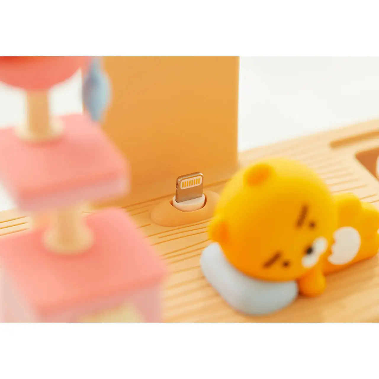 Kakao Friends - Ryan & Choonsik Triple Apple Charging Stand - Image 6