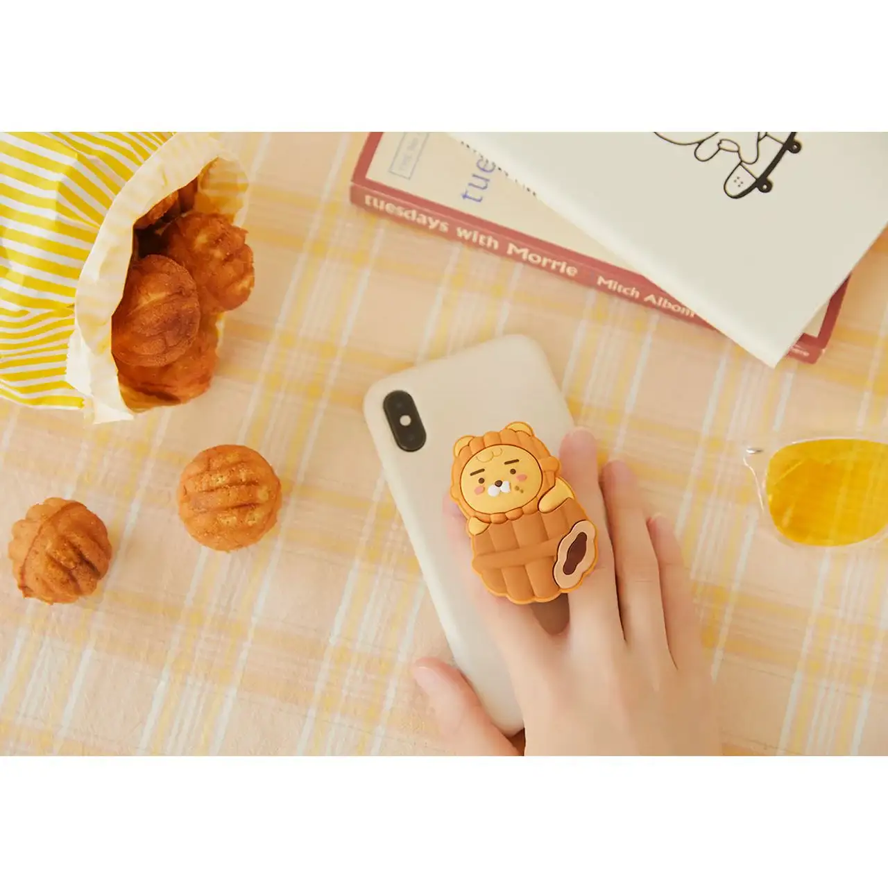 Kakao Friends - Ryan Walnut Cake Phone Grip - Image 10