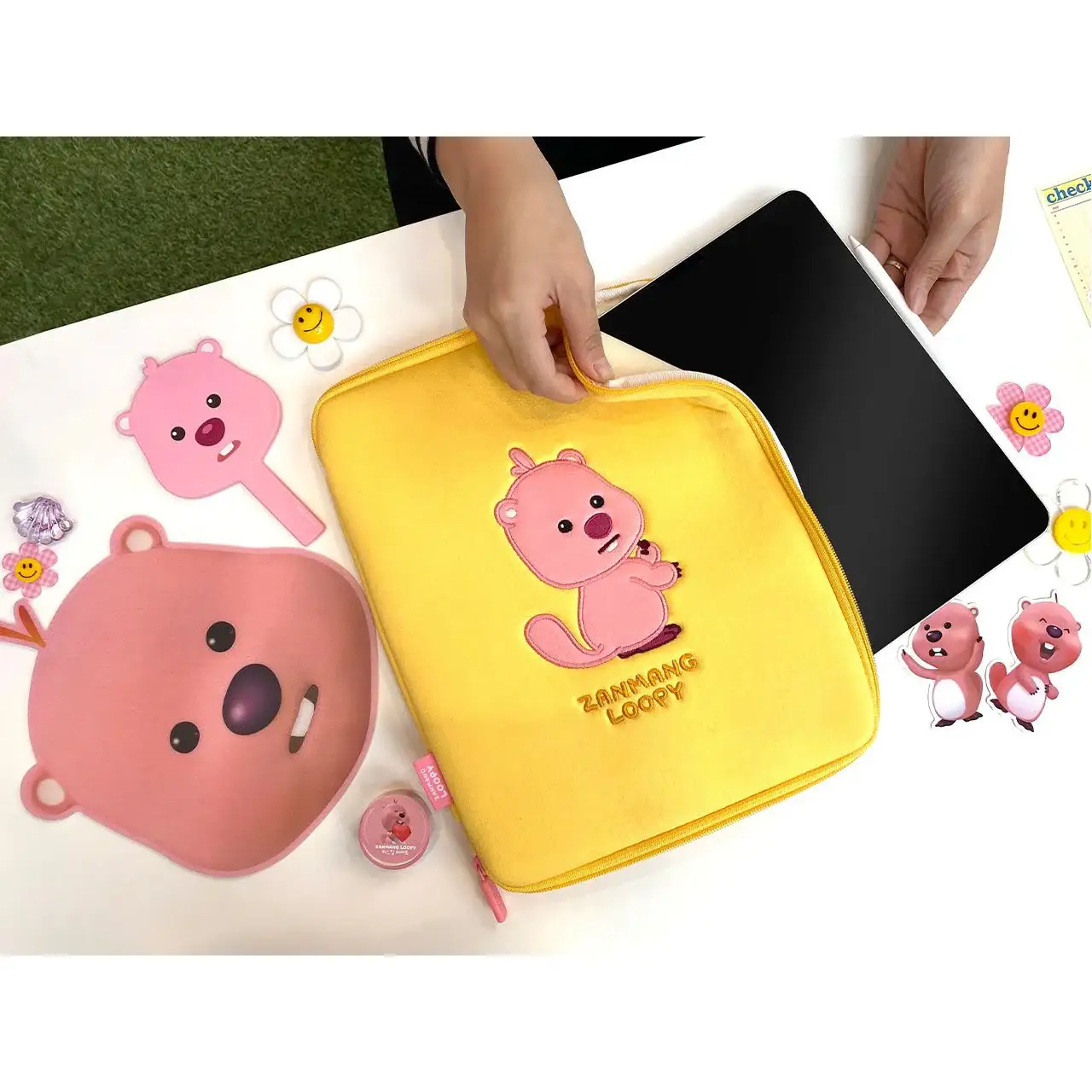 Kakao Friends x Zanmang Loopy - 11" Laptop Pouch - Image 6