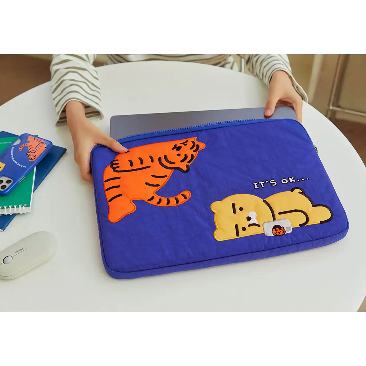 MUZIK TIGER x Kakao Friends - Laptop Pouch (15") - Image 5
