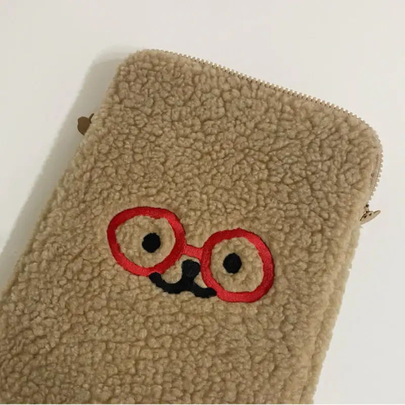 Teteum - Bebe Fluffy iPad Pouch - Image 3