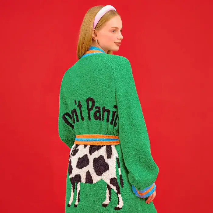 Wiggle Wiggle - Don't Panic Green Lounge Robe - Image 2