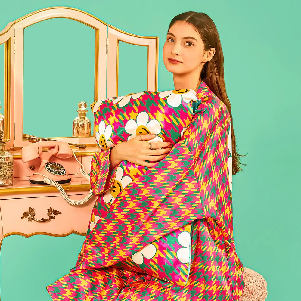Wiggle Wiggle - Hound Tooth Check Sleep Travel Set - Image 4