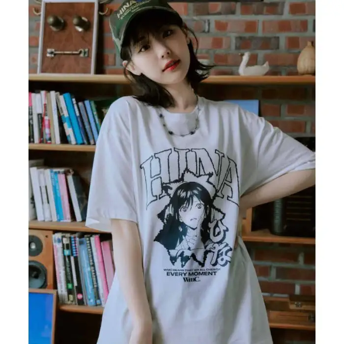 WMC x QWER Hina - Hina Arch Short Sleeve T-Shirt - Image 13
